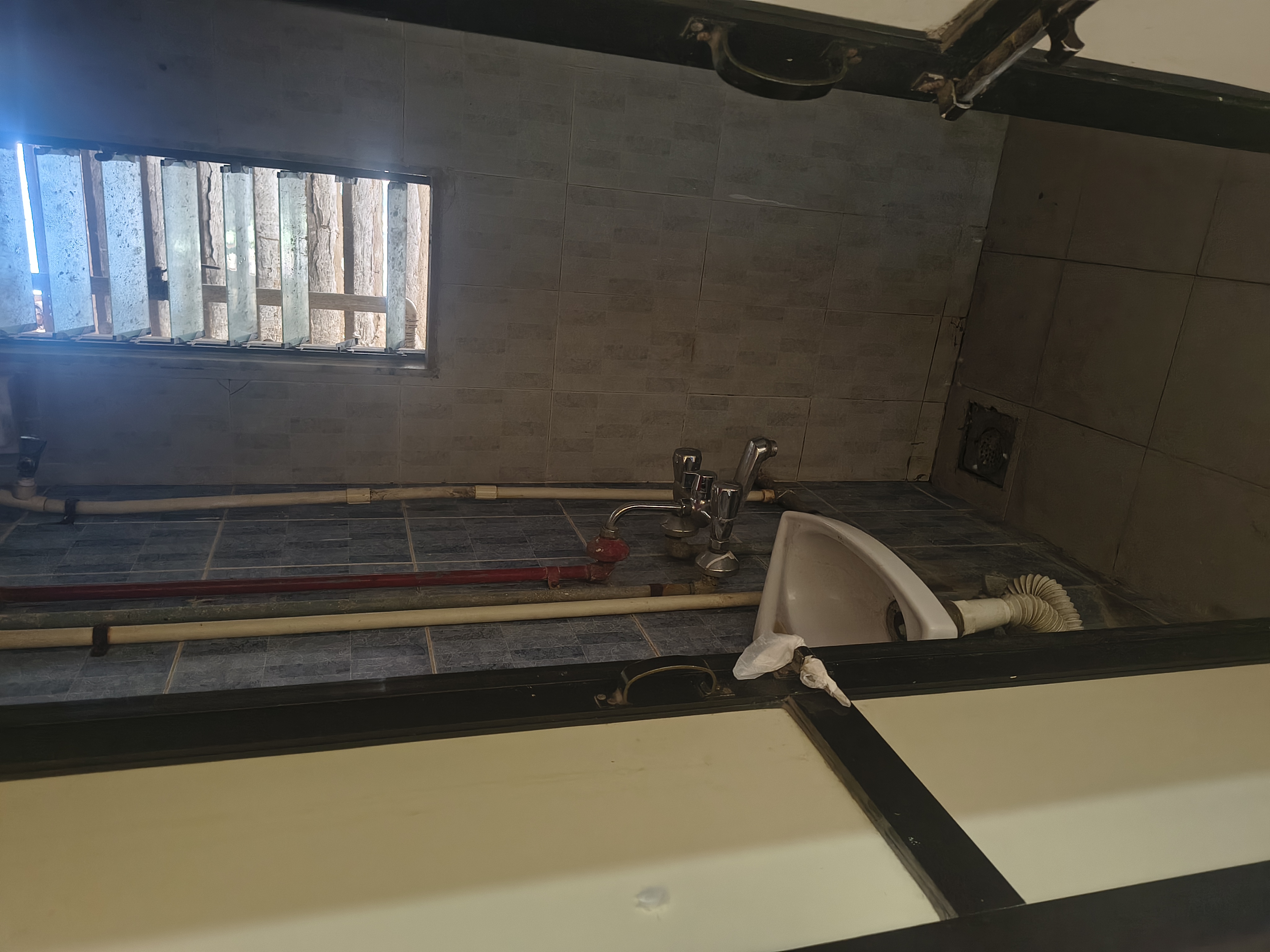 Furnished Amenities in 1 BHK Apartment at Kurla West – for Rent