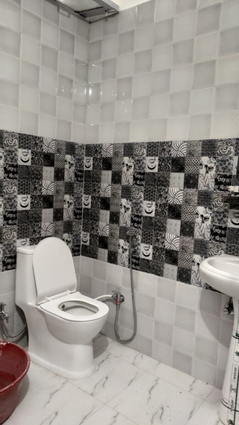 Bathroom, jakhan 1 Bedroom 1200 Sq.Ft. Builder Floor In Jakhan Dehradun 10053740