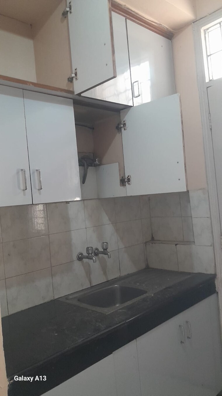 Bathroom, unitech-south-city-ii 3 Bedroom 1500 Sq.Ft. Builder Floor In Sector 50 Gurgaon 10053776