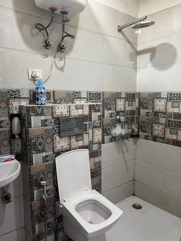 Bathroom in 2 BHK Builder Floor at Vasundhara Sector 5 – for Rent