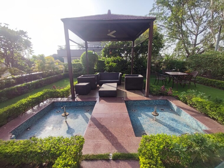 Garden, greater kailash ii 4 Bedroom 1000 Sq.Yd. Builder Floor In Greater Kailash ii Delhi 10053822