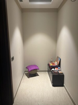 Furnished Amenities in 3 BHK Apartment at Kalpataru Vista, Sector 128 – for Rent