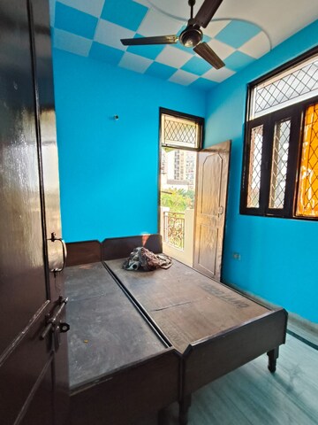 Room in 2 BHK Builder Floor at Vaishali Sector 3 – for Rent