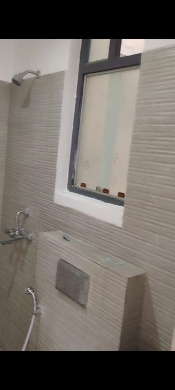 Room in 2 BHK Apartment at Chinhat – for Rent