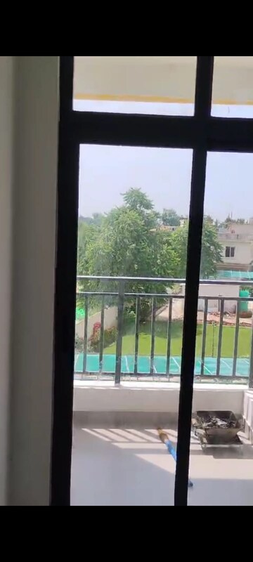 Swimming Pool in 2 BHK Apartment at Chinhat – for Rent