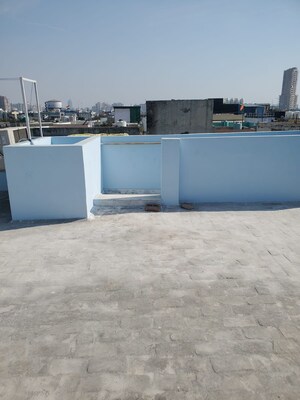 Swimming Pool in 1 BHK Builder Floor at Vaishali Sector 5 – for Rent