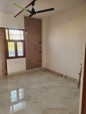 Room in 1 BHK Builder Floor at Vaishali Sector 5 – for Rent