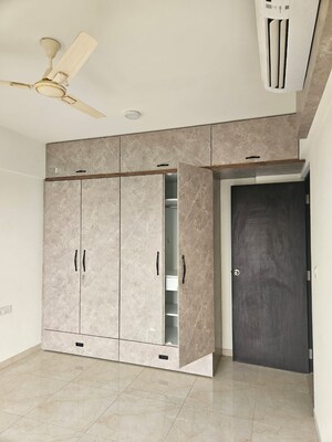 Room in 2 BHK Apartment at Mahindra Vicino A5 A6, Andheri East – for Rent