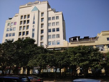 DLF Cross Point