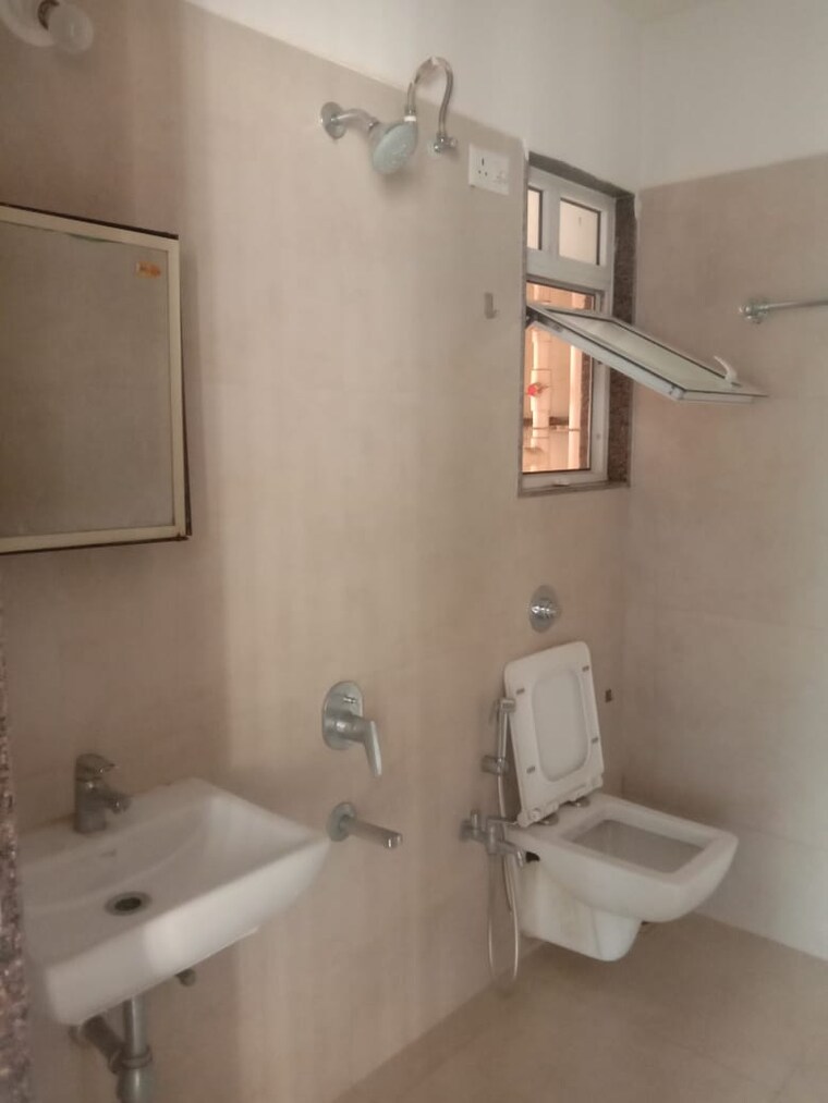 Bathroom, kanchan-pushp-society 2 Bedroom 600 Sq.Ft. Apartment In Ghodbunder Road Thane 10057264