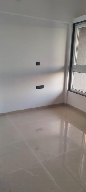 Room in 2 BHK Apartment at Pristine Allure, Kharadi – for Rent