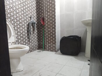2 BHK Builder Floor for Rent in Saket, Delhi