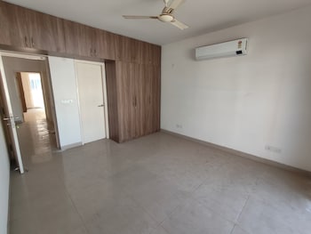 Emaar Emerald Floors Premier
