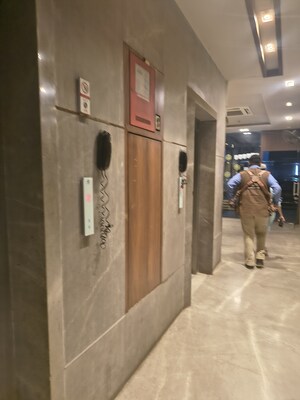 Furnished Amenities in 2 BHK Apartment at Bhoomi Midas, Kurla – for Rent