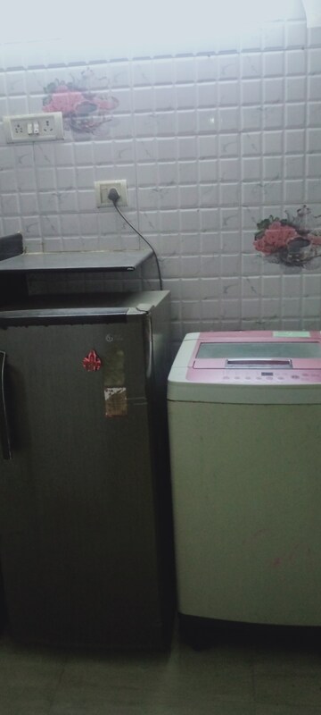 Furnished Amenities in 1 RK Apartment at Bindra Complex, Andheri East – for Rent