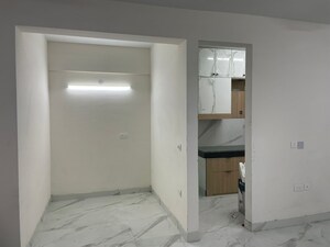 Room in 2.5 BHK Builder Floor at Smart World Gems, Sector 89 – for Rent