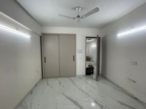 Room in 2.5 BHK Builder Floor at Smart World Gems, Sector 89 – for Rent