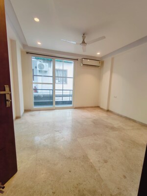 Room in 3 BHK Builder Floor at Sushant Lok I – for Rent