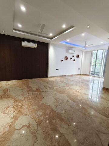 Room in 3 BHK Builder Floor at Sushant Lok I – for Rent
