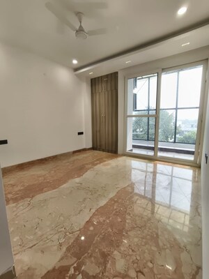 Room in 3 BHK Builder Floor at Sushant Lok I – for Rent