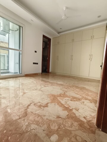 Room in 3 BHK Builder Floor at Sushant Lok I – for Rent