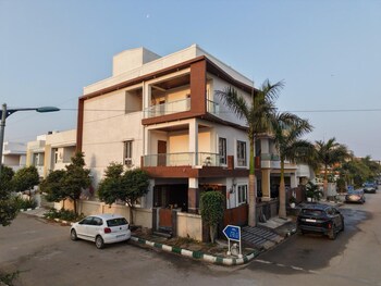 Mahidhara Luxuria