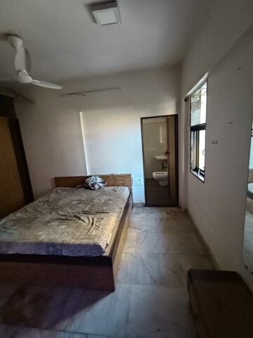 Room in 3 BHK Apartment at Skylark CHS, Andheri West – for Rent