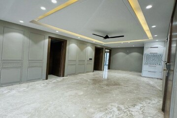 Room in 3 BHK Builder Floor at Bellandur – for Sale