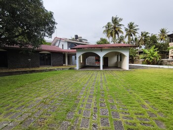 4 BHK Villa for Sale in Vyttila, Kochi