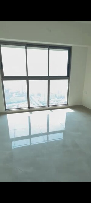 Room in 2 BHK Apartment at Sheth Auris Bliss, Malad West – for Sale