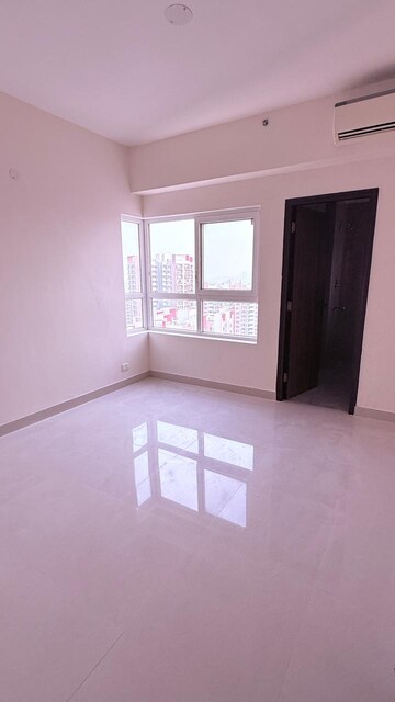 Room in 4 BHK Apartment at Paras Dews, Sector 106 – for Sale
