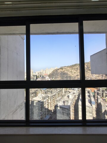 Room in 2 BHK Apartment at Shapoorji Pallonji Vicinia, Powai – for Rent