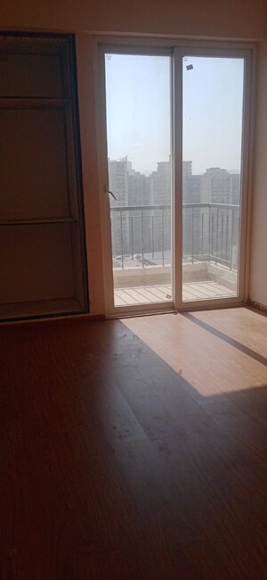 Room in 1 BHK Apartment at Amrapali Dream Valley, Tech Zone 4 Greater Noida – for Rent