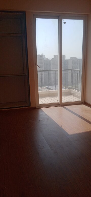 Room in 1 BHK Apartment at Amrapali Dream Valley, Tech Zone 4 Greater Noida – for Rent