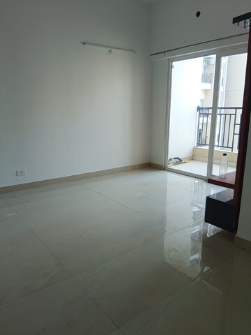 Room in 2.5 BHK Apartment at Ace Divino, Sector 1 Greater Noida – for Rent