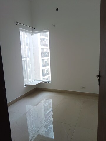 Room in 2.5 BHK Apartment at Ace Divino, Sector 1 Greater Noida – for Rent