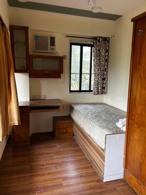  1.5 BHK Apartment at Juhu – for Rent