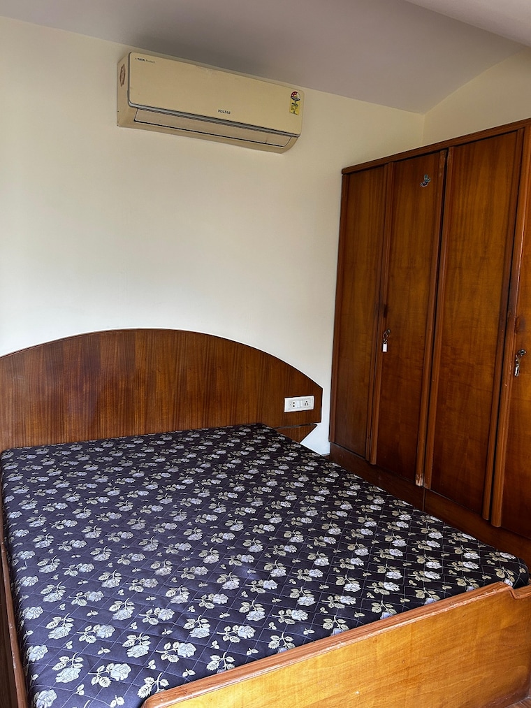 Bedroom, juhu 1.5 Bedroom 500 Sq.Ft. Apartment In Juhu Mumbai 10077973