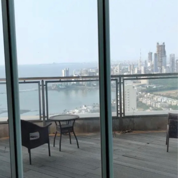 Room in 4 BHK Apartment at Tardeo – for Sale