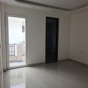 Room in 3 BHK Builder Floor at BPTP District, Sector 81 – for Rent