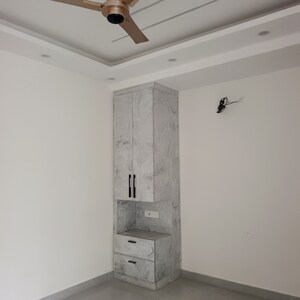 Room in 3 BHK Builder Floor at BPTP District, Sector 81 – for Rent