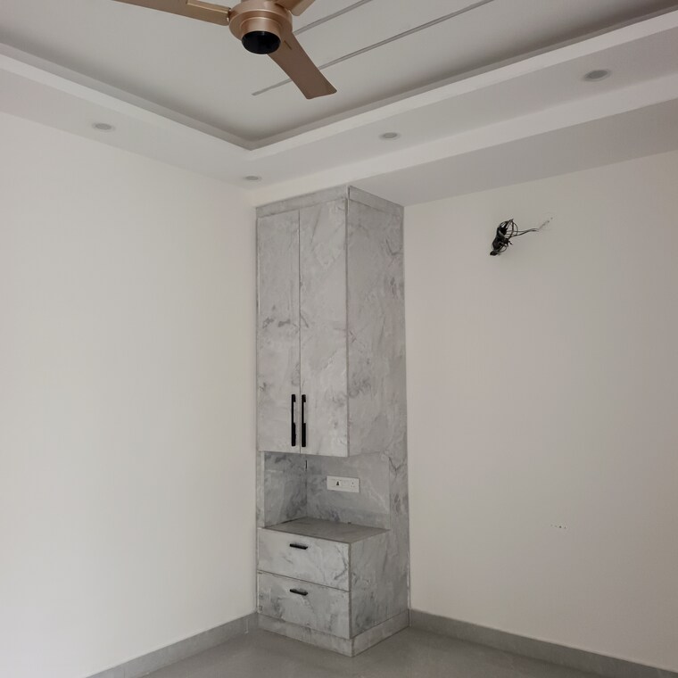 Room, bptp-district 3 Bedroom 172 Sq.Yd. Builder Floor In Sector 81 Faridabad 10078011