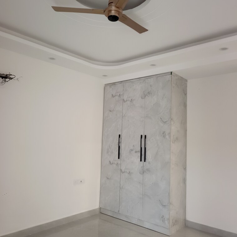 Room, bptp-district 3 Bedroom 172 Sq.Yd. Builder Floor In Sector 81 Faridabad 10078011
