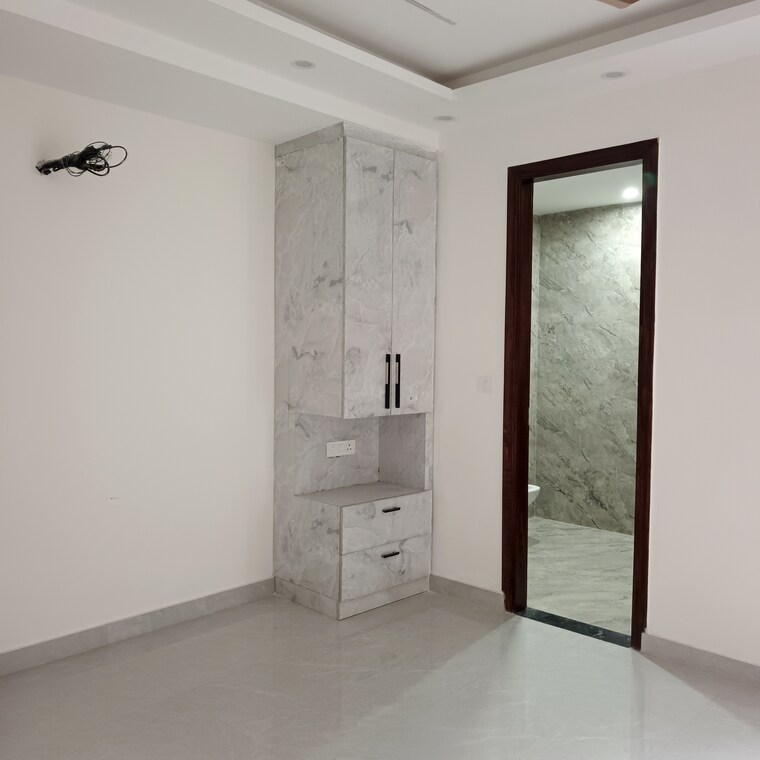 Room, bptp-district 3 Bedroom 172 Sq.Yd. Builder Floor In Sector 81 Faridabad 10078011