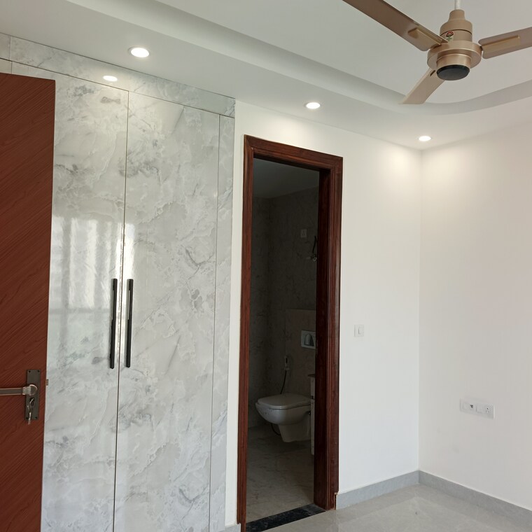 Room, bptp-district 3 Bedroom 172 Sq.Yd. Builder Floor In Sector 81 Faridabad 10078011