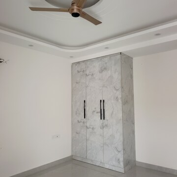 Room in 3 BHK Builder Floor at BPTP District, Sector 81 – for Rent