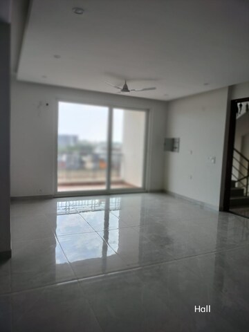 Room in 3 BHK Apartment at Riverdale Hazelwood Residences, High Ground – for Rent