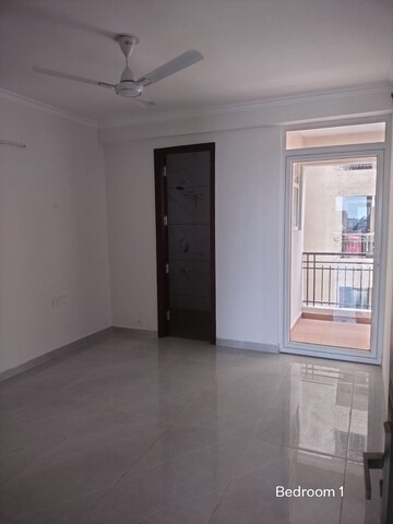 Room in 3 BHK Apartment at Riverdale Hazelwood Residences, High Ground – for Rent