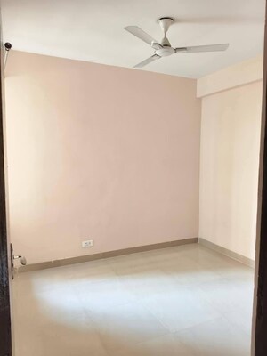 Room in 1 BHK Apartment at Amrapali Enchante, Tech Zone 4 Greater Noida – for Rent