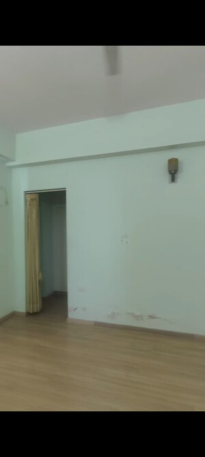 Room in 3 BHK Apartment at DLF The Primus, Sector 82a – for Sale